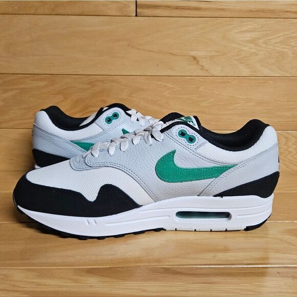 Nike Air Max 1 White Stadium Green Black Mens Shoe Sneaker FN6952-100 - Picture 9 of 12